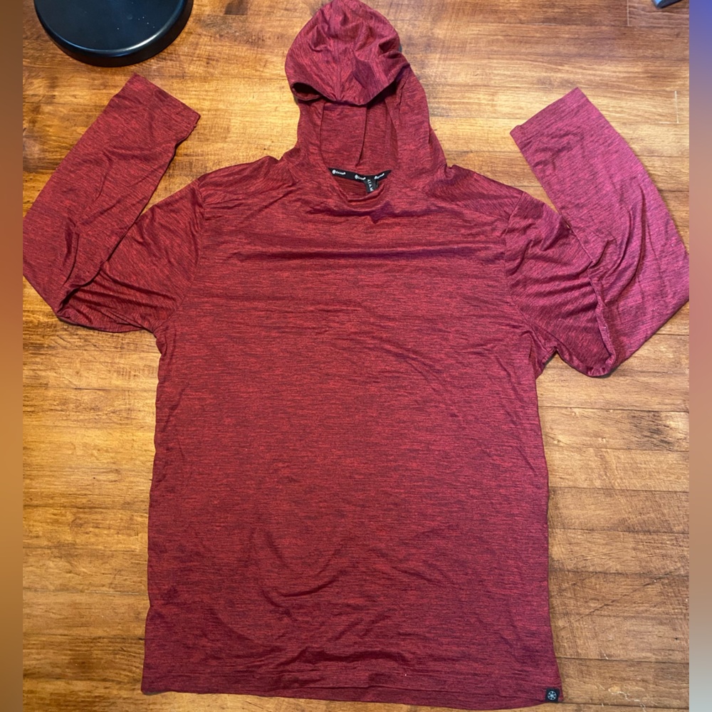 GAIAM Men's Long Sleeve Hooded Tee in Heathered Burgundy